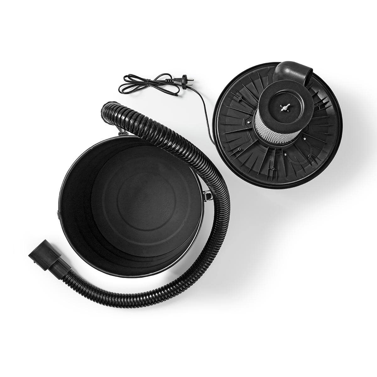 Ein Nedis Aschesauger ohne Beutel von immer-saugut, von oben in Schwarz, mit abgenommenem Deckel und neben dem Hauptkörper platziert. Der Deckel hat einen angebrachten HEPA-Filter und einen Griff, während der Hauptkörper ein leerer zylindrischer Behälter