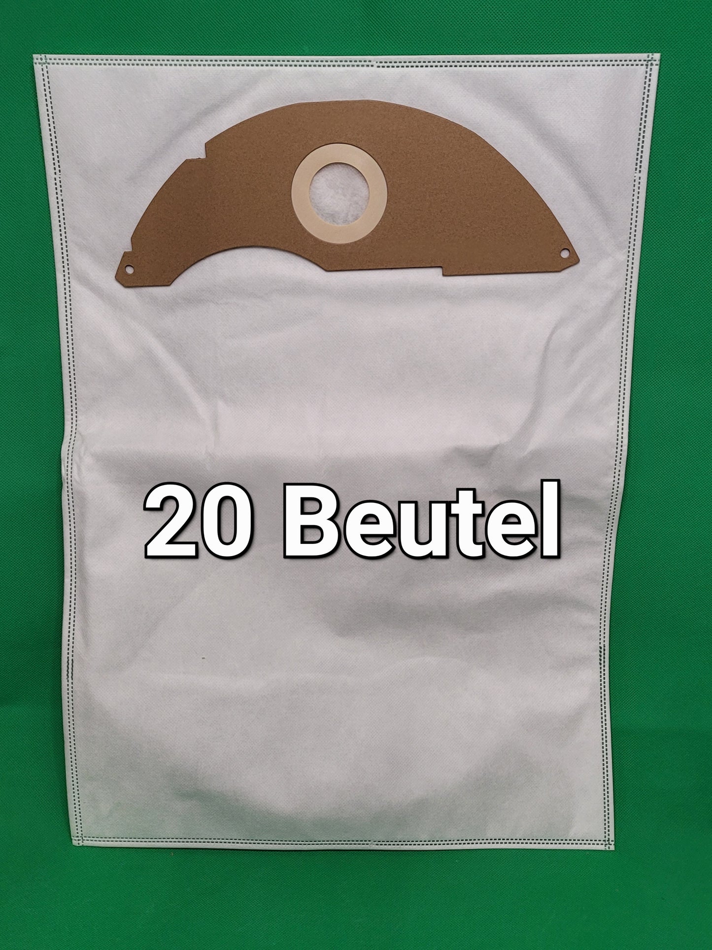 Ein weißer, mehrlagiger Vliesbeutel Staubsaugerbeutel von immer-saugut, kompatibel mit Baier Entstauber BSS 306L (#1), mit einem braunen Kartonkragen, ist auf grünem Hintergrund mit "20 Beutel" in der Mitte abgebildet.