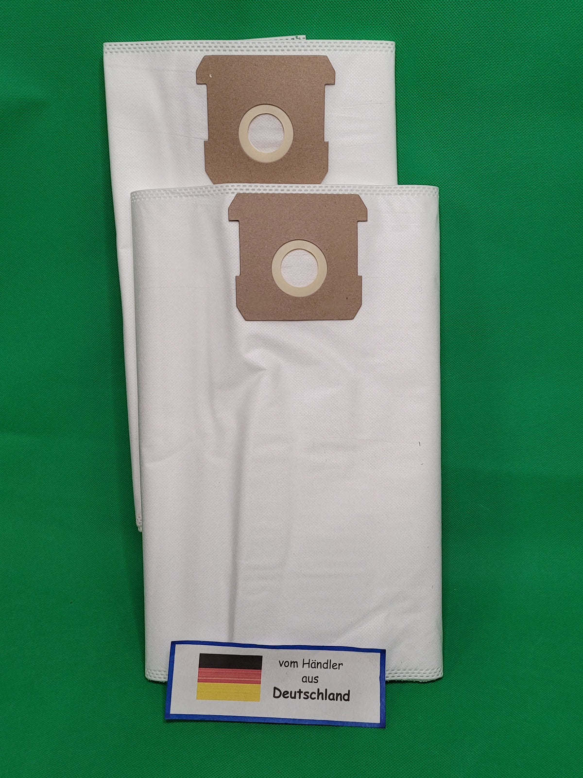 Zehn weiße, mehrlagige Vlies-Vakuumbeutel, die mit dem Einhell TC-VC 1812S/1815S/TE-VC 18/10 Li Solo Power X Change (Marke: Unbekannt/Sonstige) kompatibel sind, sind auf grünem Hintergrund abgebildet, mit einer Karte, auf der die deutsche Flagge abgebilde