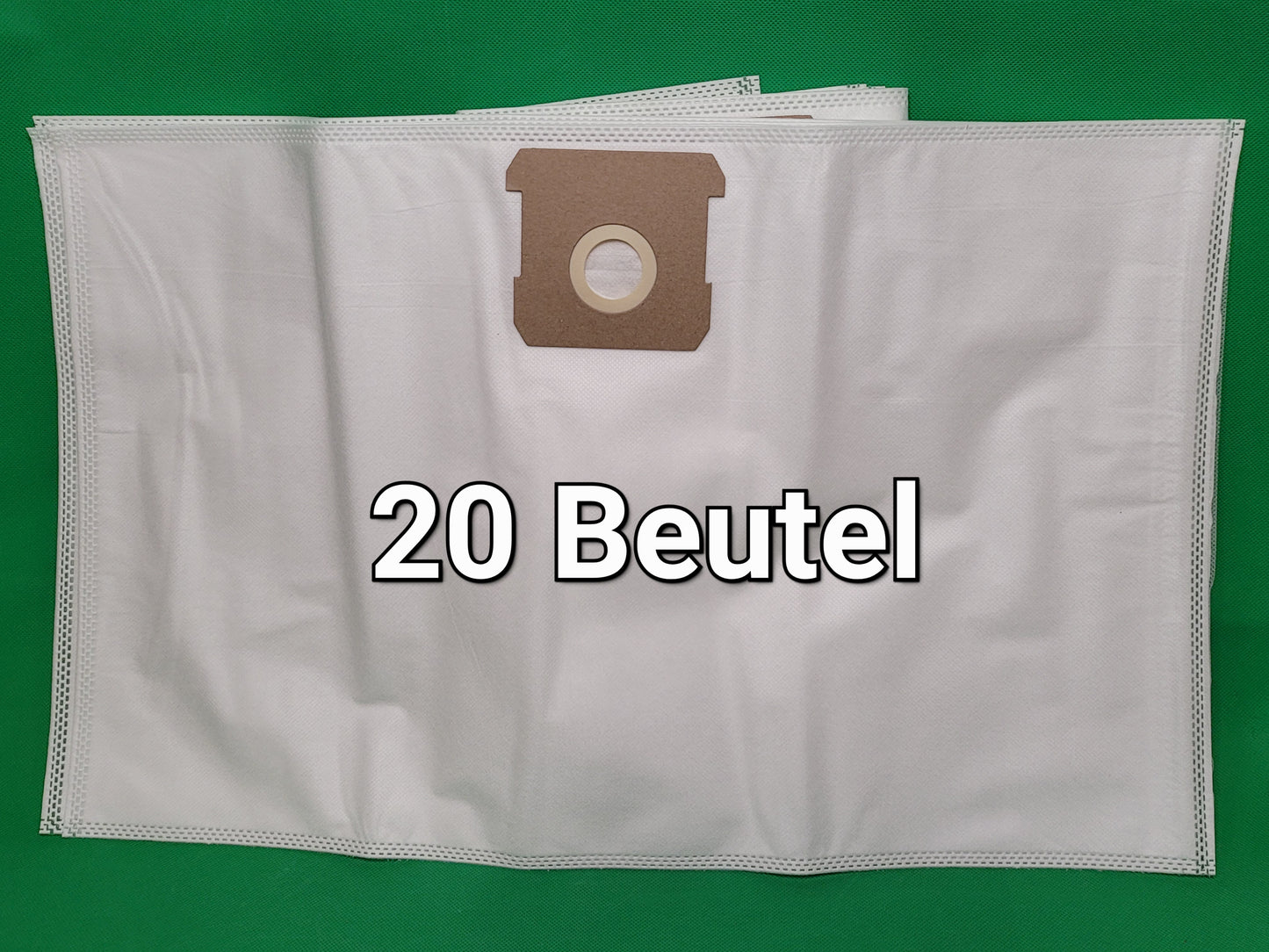 Ein weißer Vlies Staubsaugerbeutel mit einem braunen Kragen liegt auf Grün. Der fettgedruckte Text "20 Beutel" zeigt, dass diese Unbekannt-Packung zu den Modellen Einhell TC-VC 1812S, TC-VC 1815S und TE-VC 18/10 Li Solo Power X Change passt; das Layout is
