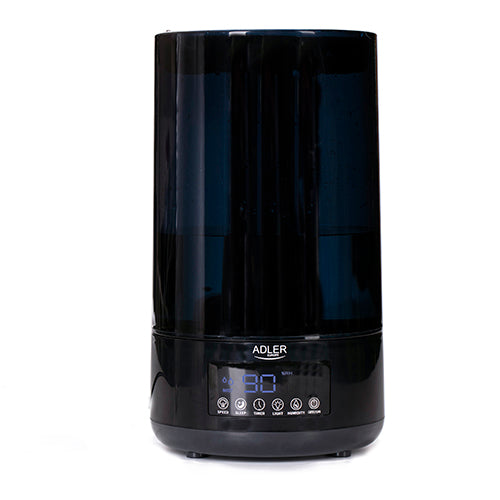 Ein schwarzer „immer-saugut“ Luftbefeuchter AD 7963 mit einem 4,3-Liter-Wassertank verfügt über eine digitale Anzeige mit der Zahl „30“, fünf Touch-Tasten und ein elegantes, zylindrisches Design. Der Luftbefeuchter steht auf einem weißen Hintergrund, wobei seine glänzende Oberfläche das Licht reflektiert.