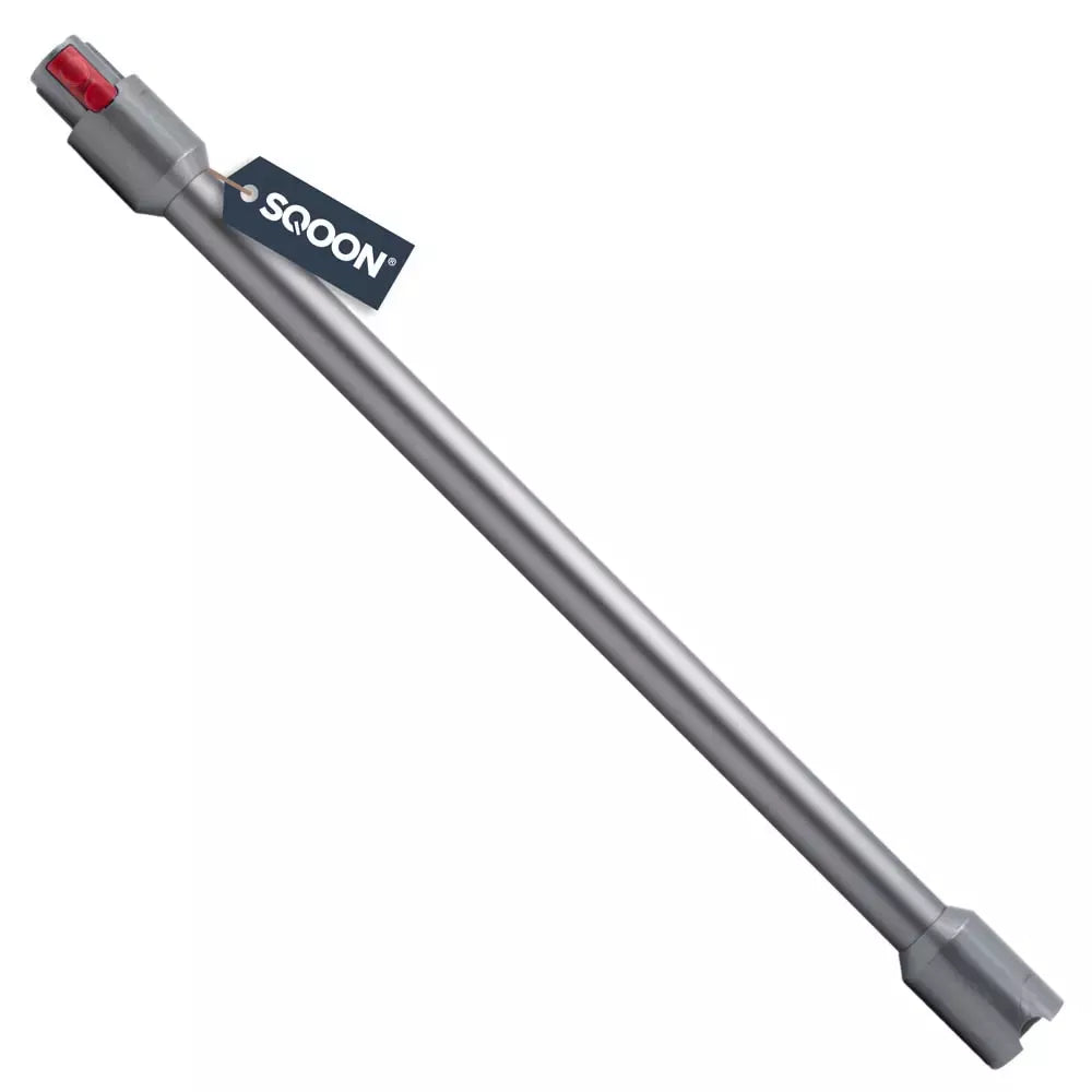 Das immer-saugende Saugrohr Dyson V7, V8, V10 und V11 in dunkelgrau zeichnet sich durch ein metallisches, röhrenförmiges Design mit ausgestellten Enden, einem roten Verriegelungsknopf und einem "SQQON"-Anhänger aus. Kompatibel mit den Dyson Modellen V7-V1