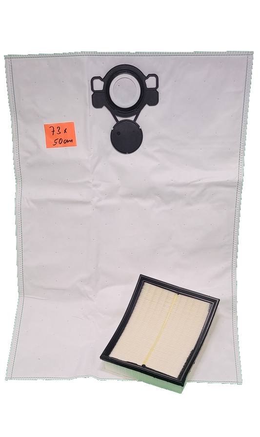 Ein großer weißer Immersaugbeutel (20 Staubsaugerbeutel, 1 Abluftfilter, passend für PPWD 30 A1/B2 PARKSIDE PERFORMANCE Werkstattsauger) mit schwarzem Anschluss liegt flach; Auf dem rosafarbenen Zettel steht „73x50 cm“; daneben rechteckiger Filter; Hintergrund entfernt.