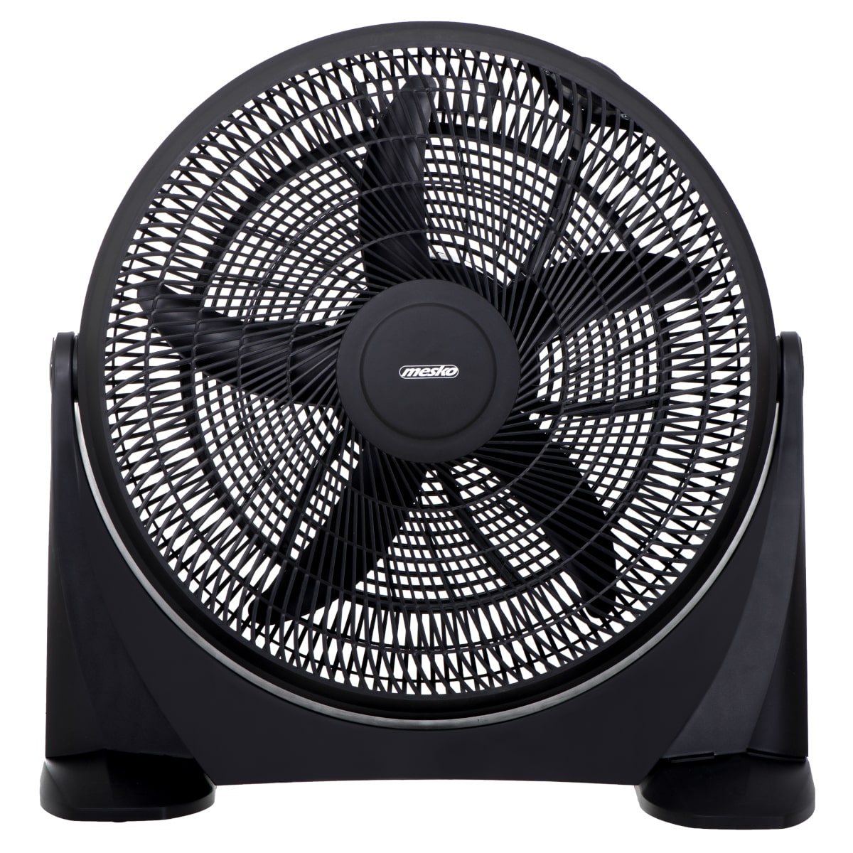 Ein oszillierender Mesko-Bodenventilator aus schwarzem Kunststoff - 3 Leistungsstufen, XXL-Rotor 50 cm, Neigungsfunktion mit kreisförmigem Design und einem Schutzgitter, das die Flügel abdeckt. In der Mitte ist das Wort „immer-saugut“ aufgedruckt. Der Ven