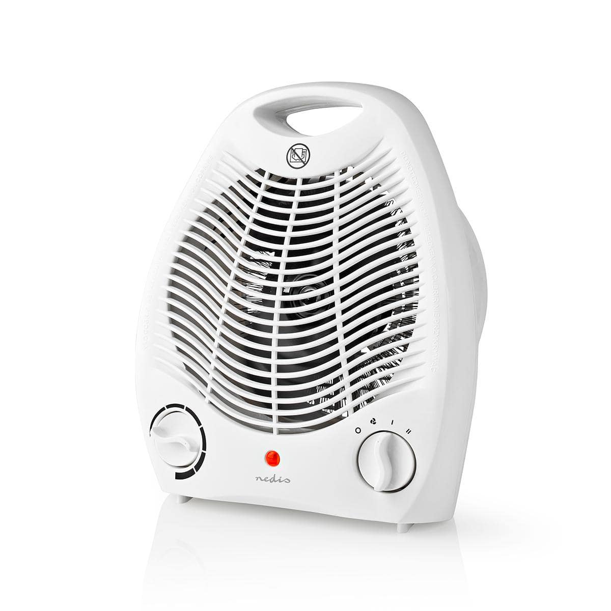 Ein weißer tragbarer Elektroheizer von Nedis GmbH mit einem nach vorne gerichteten Grill, unter dem der Markenname „nedis“ sichtbar ist. Er verfügt über eine rote Kontrollleuchte, einen Temperaturregler auf der linken Seite und einen Schalter mit zwei Ein