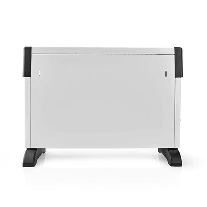 Ein schlanker, rechteckiger weißer Konvektionsheizer mit schwarzen Akzenten und stabilen schwarzen Füßen. Dieses 2000-Watt-Gerät verfügt über ein minimalistisches Design mit glatten Kanten und einer soliden Frontplatte. Das Gerät steht auf einer reflektie