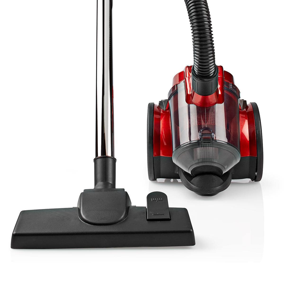 Ein kompakter, rot-schwarzer Staubsauger mit zylindrischem Behälterdesign. Dieser Immersauger Nedis – Staubsauger ohne Beutel – 700 W. 1,5 l Staubkapazität, Hepa-Filter, Anthrazit/Rot verfügt über zwei große rote Räder, einen transparenten Staubbehälter a