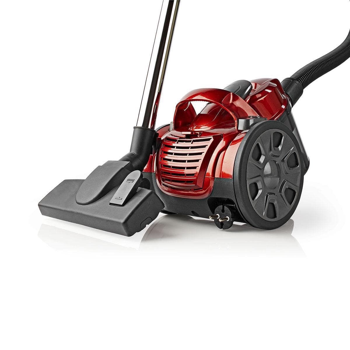 Abgebildet ist ein eleganter, roter Bodenstaubsauger mit schwarzen Akzenten. Er hat einen Chromgriff und einen flexiblen Schlauch. Der Nedis - Staubsauger ohne Beutel - 700 W. 1,5 l Staubkapazität, Hepa-Filter, Anthrazit/Rot von immer-saugut verfügt über 