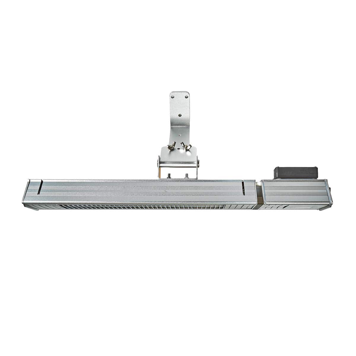 Eine rechteckige LED-Leuchte in silbermetallic-Optik ist an einer Deckenhalterung montiert. Die IP65-zertifizierte Leuchte verfügt über ein schlankes, geradliniges Design mit Lamellen zur Wärmeableitung. An der oberen rechten Seite des immer-saugut Nedis 