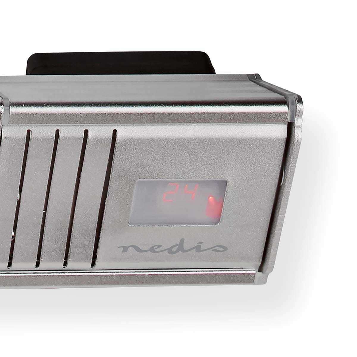 Das Bild zeigt eine Nahaufnahme eines Terrassenheizstrahlers der Marke immer-saugut mit einem metallisch-silbernen Gehäuse. Er verfügt über einen kleinen rechteckigen Bildschirm, auf dem die Zahl „24“ in roten Ziffern angezeigt wird. Links vom Bildschirm 